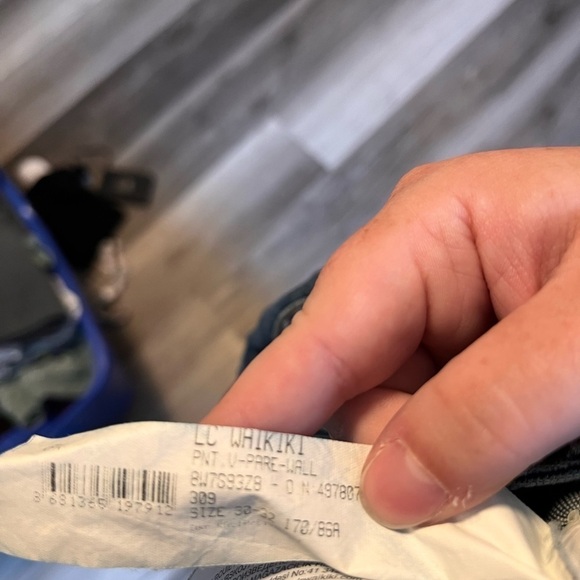 Lcw Jeans 30x32 distressed - Picture 7 of 8